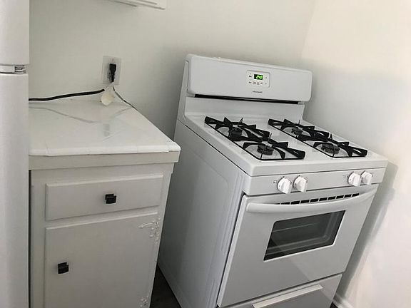 5th image of 953 6th St APT 9