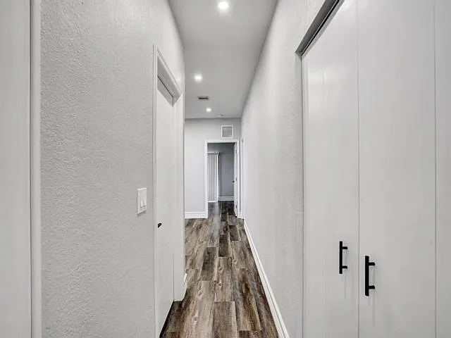724 SW 9th St — Photo 9