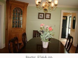 96 Arrowhead Dr, New Hartford, CT 06057