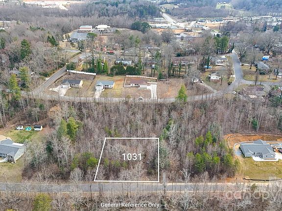 2nd image of 1031 Williamsburg Dr NE