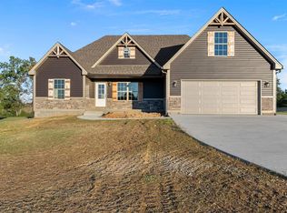 380 Walnut Grove Dr, Smiths Grove, KY 42171