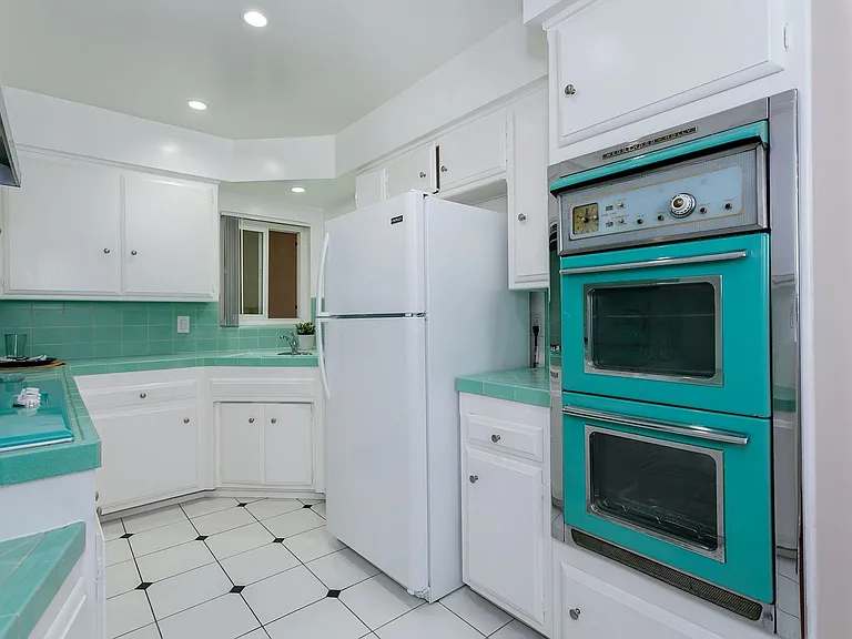 488 E Washington Blvd — Photo 7