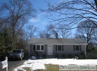 115 Old Neck Rd, Center Moriches, NY 11934