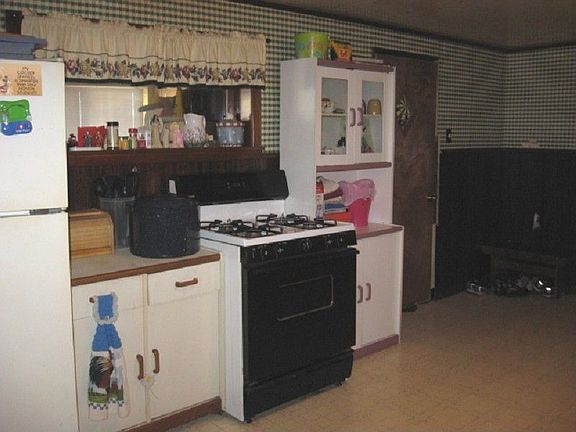 3rd image of 421 Park St