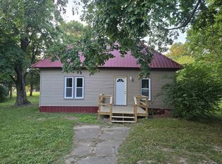 602 W Cherry St, Mc Leansboro, IL 62859