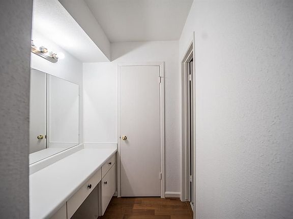 3rd image of 11566 Bellerive Dr