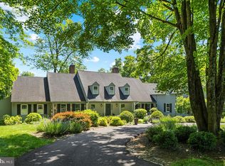 1057 Crossing Farm Ln, Washington Crossing, PA 18977