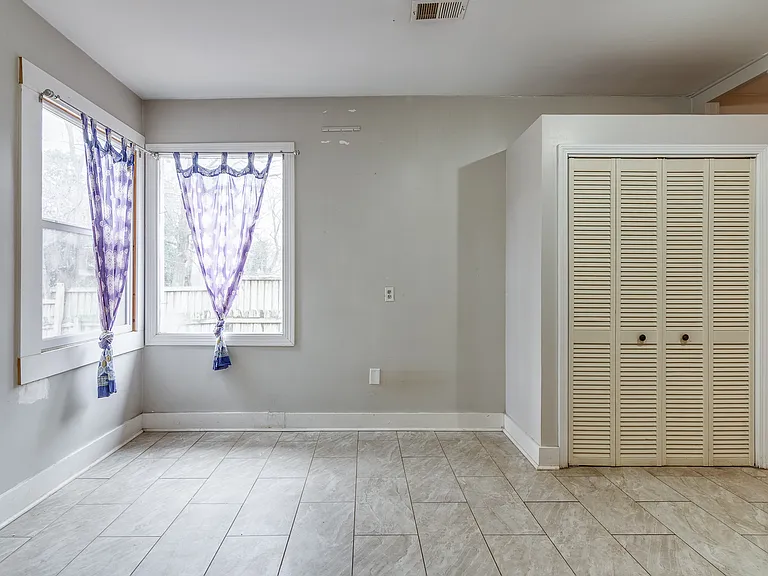 2293 Jackson Ave — Photo 30