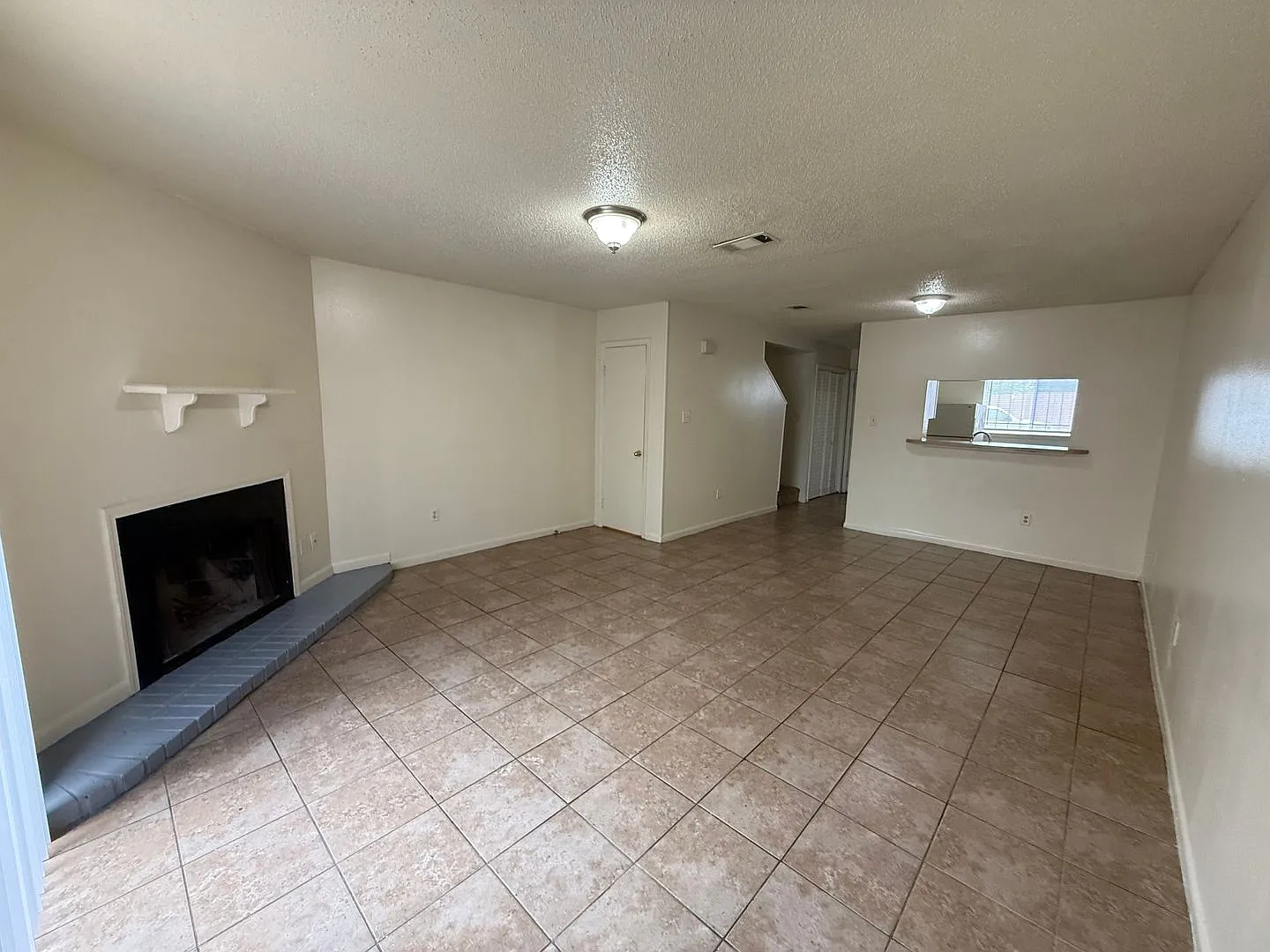 2 bedroom 2 bath town home in a gated community — Photo 1