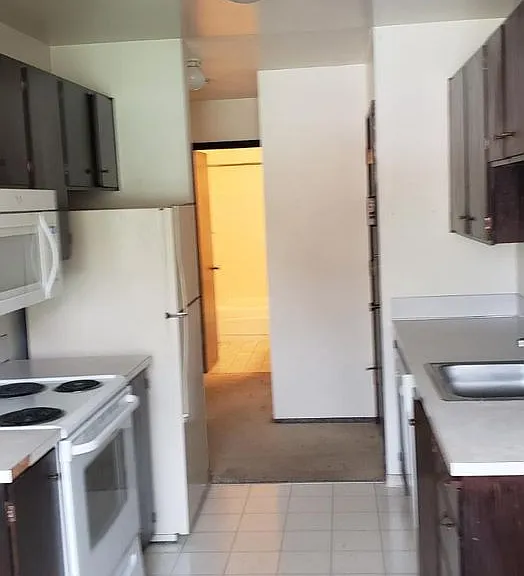 Heather Apartments — Photo 3