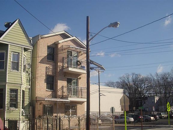 2nd image of 290 Duncan Ave #2