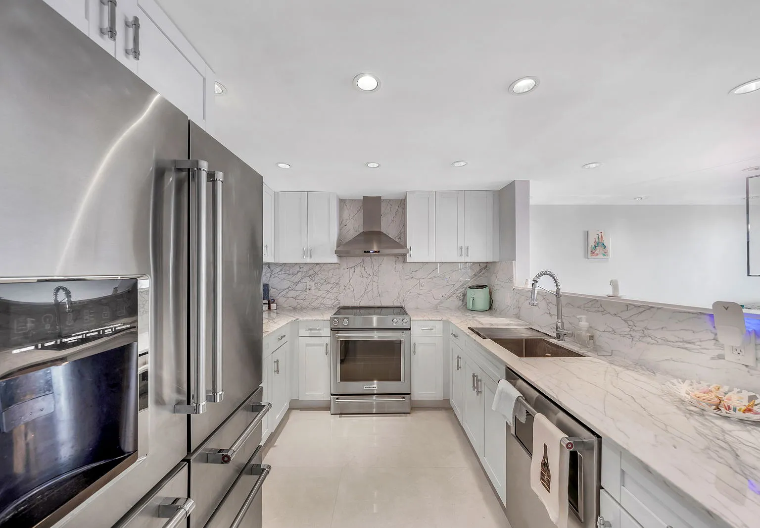 1 bed, 1.5 bath, 847 sqft, $3,300 — Photo 1