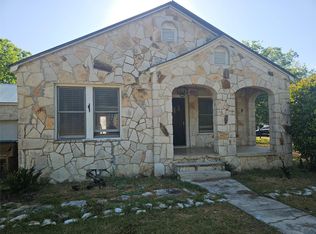 418 Wichita St, Lockhart, TX 78644