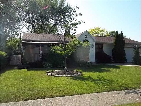 5th image of 132 Pryor Ave