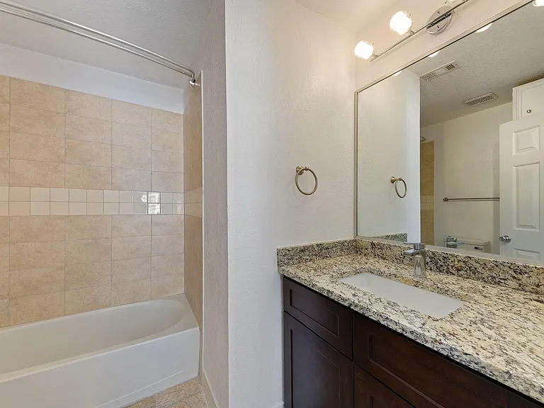 4624 San Jacinto St #D — Photo 4
