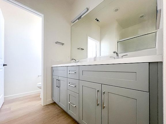 5th image of 221 N Mountain Ave #12
