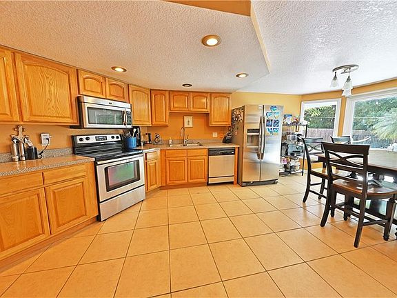 4th image of 1000 Sweetwater Bay Ct