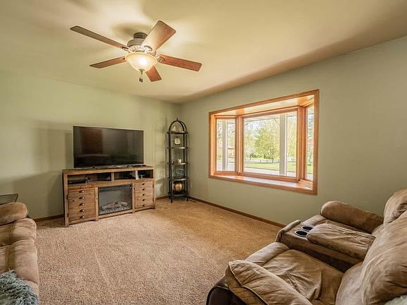 3rd image of 1634 Lehman Street