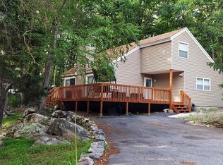 801 Mustang Ct, Lords Valley, PA 18428