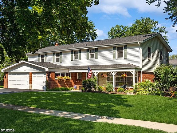 2nd image of 1515 Crown Ln
