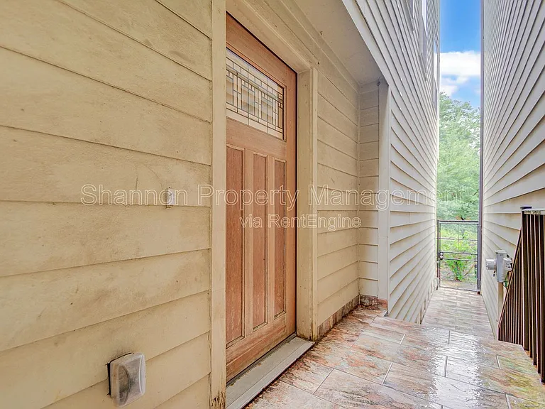 1904 Lauderdale St — Photo 2