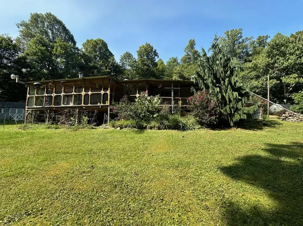 3060 Dempsey Rd, Fayetteville, WV 25840