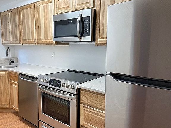 3rd image of 2916 Peyton Randolph Dr APT 201