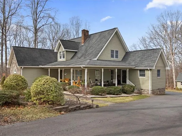 286 Farmbrook Rd, Mount Airy, NC 27030