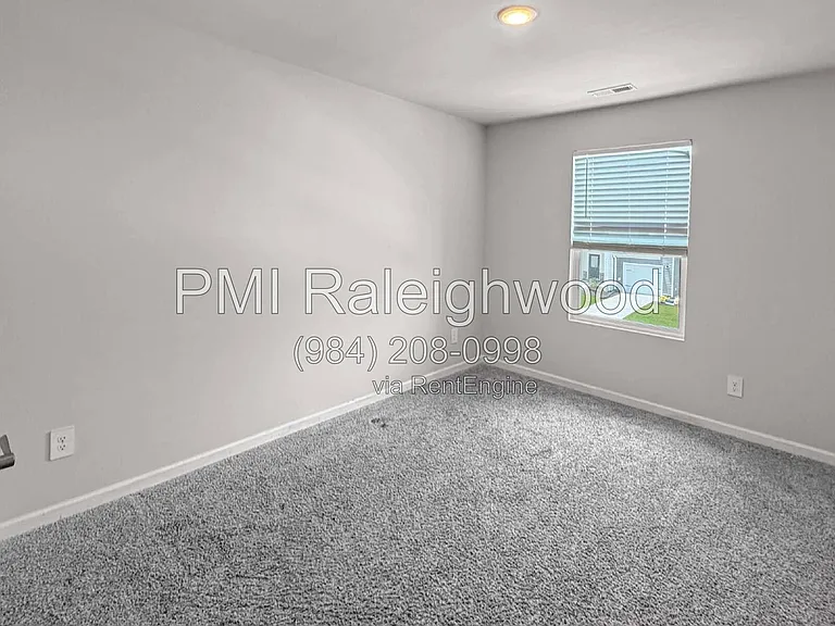 671 Rolling Fields Dr — Photo 15