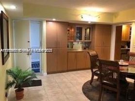 5005 Collins Ave
