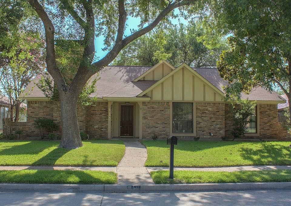 1st image of 410 Brookfield Dr
