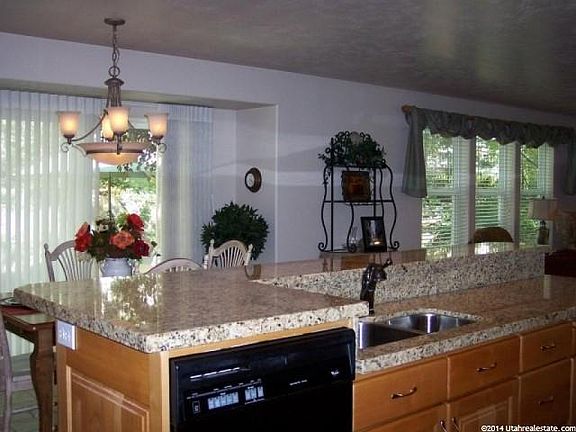 5th image of 2667 E Grand Vista Way