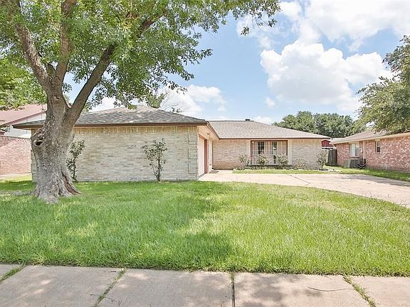 3rd image of 16334 Pebbleglen Dr