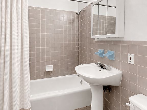 5th image of 44 Butler Pl APT 2H