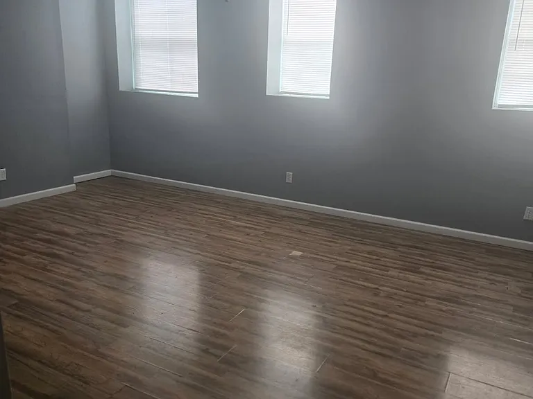 5016 Main St #3 — Photo 8
