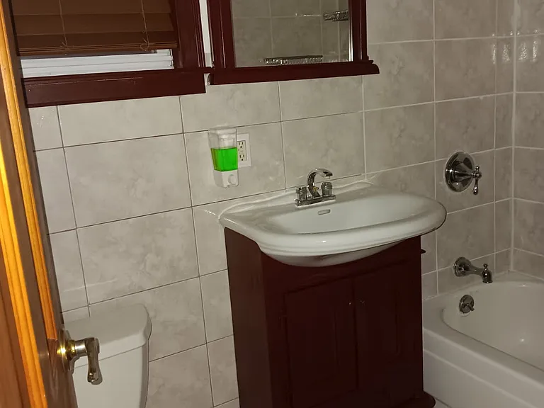 1811 Wallace Ave — Photo 7