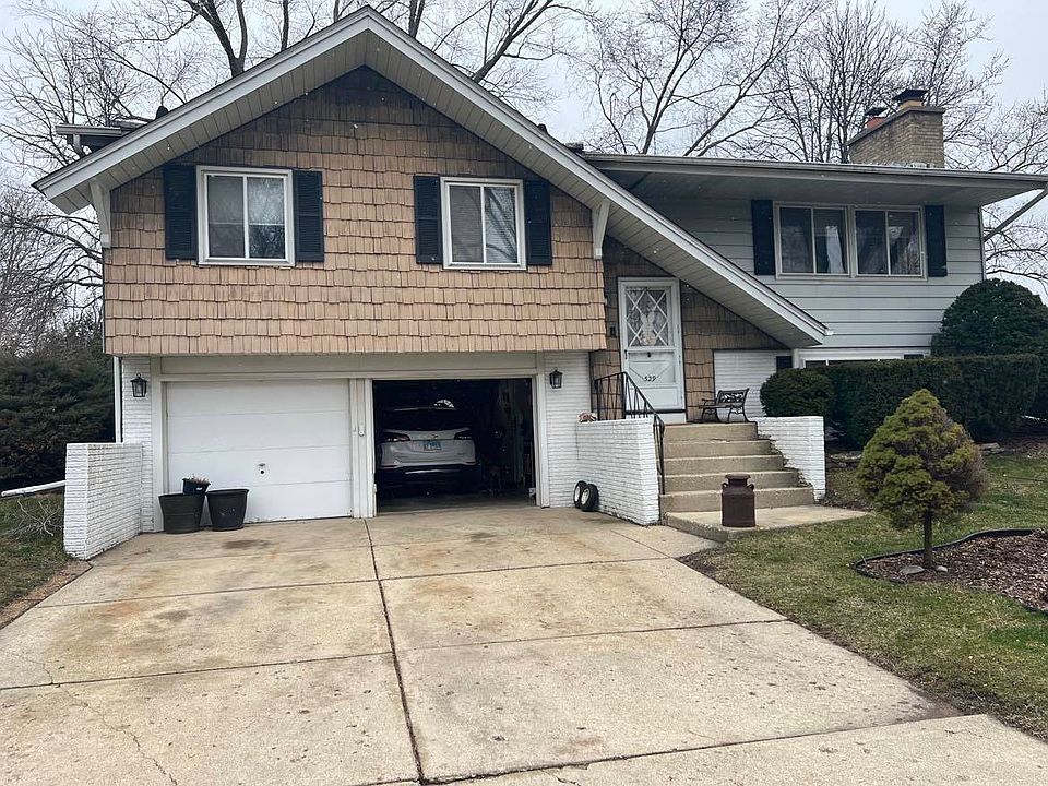 2nd image of 529 Falmouth Ln
