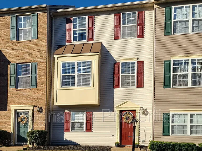 106 Regina Ln — Photo 1