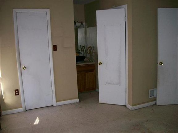4th image of 15003 Catalpa Ct