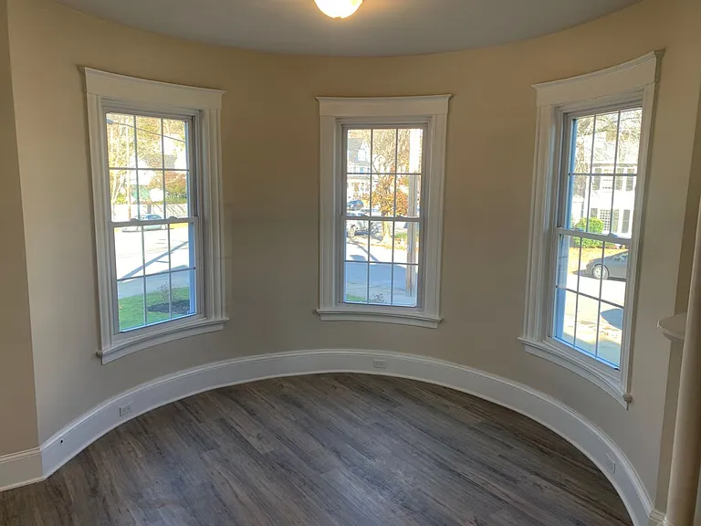 129 Kenoza Ave — Photo 7