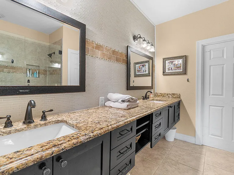 4001 Roswell St — Photo 15
