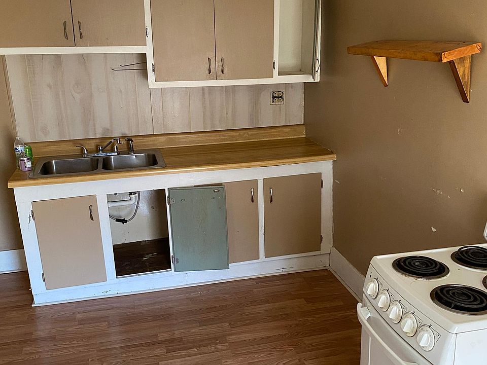 1st image of 558 S Walnut St #1/2