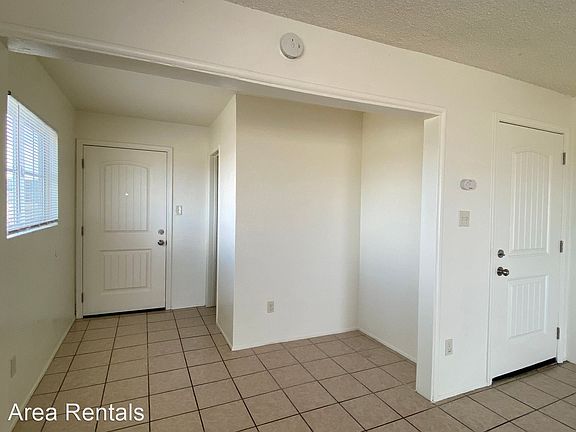 3rd image of 315 W Grace St APT 4
