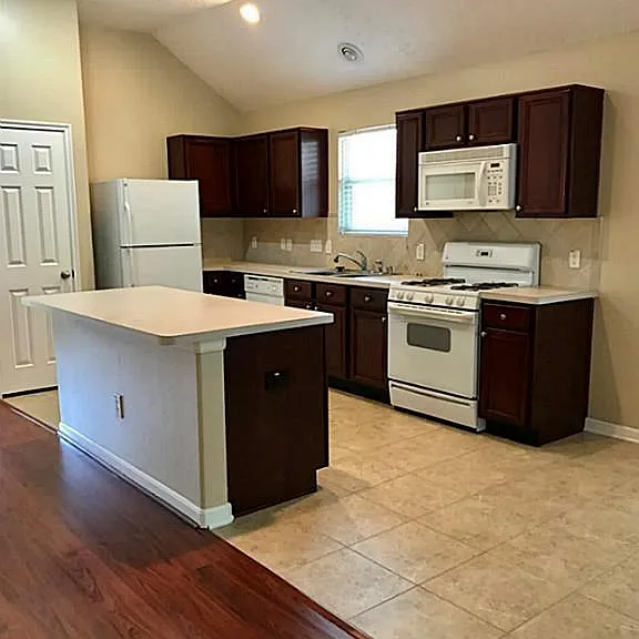 2311 Keegan Hollow Ln — Photo 2