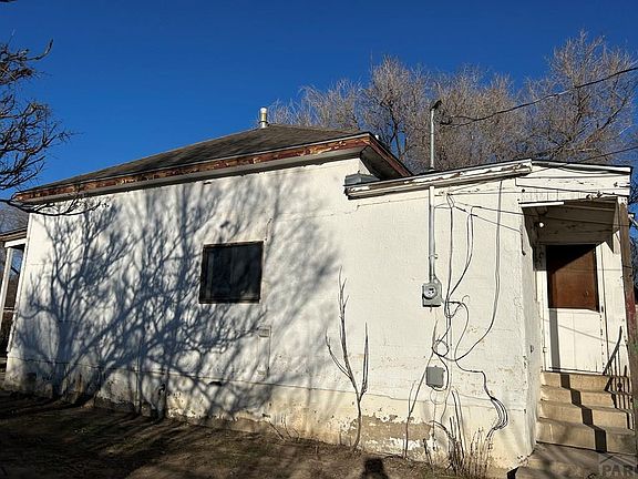 3rd image of 1612 Evergreen St