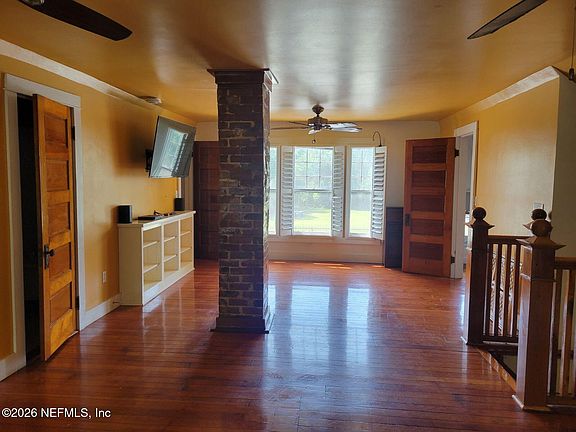 3rd image of 216 N SUMMIT Street