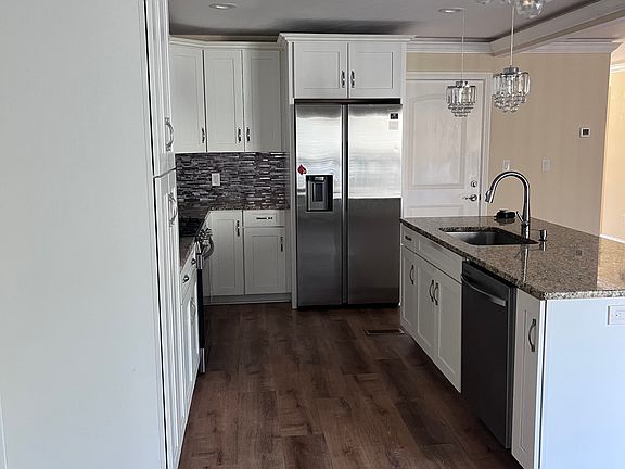 3rd image of 1315 Ormsby Ln