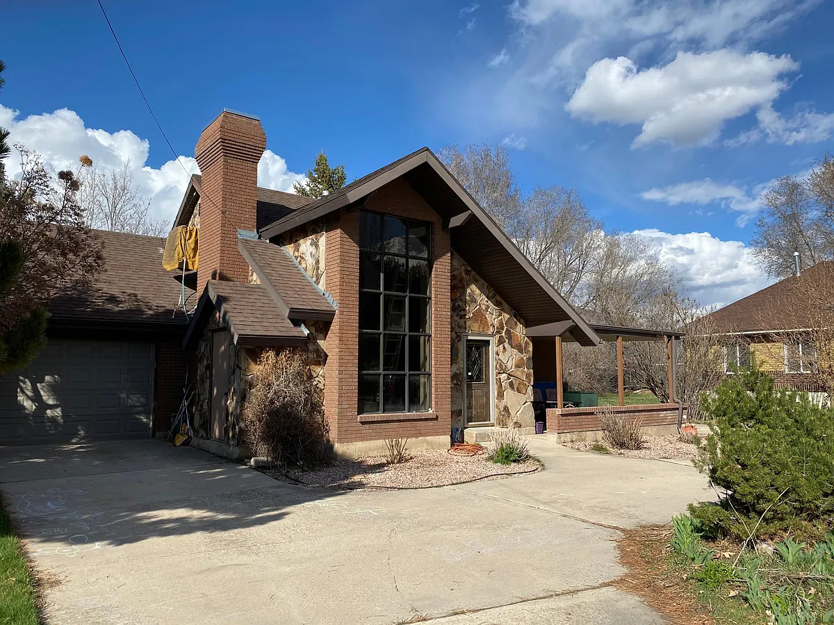Front entrance, one car garage and porch - 580 W Maple St