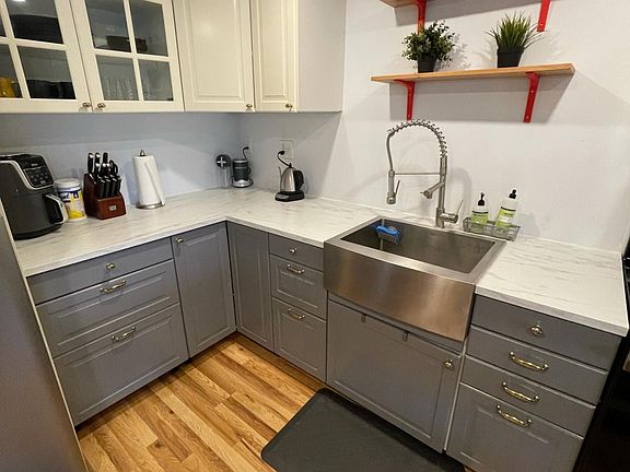 3rd image of 179 Presidents Ln Unit 3F