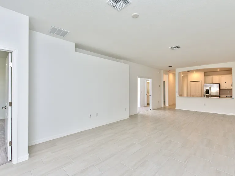 2591 Vine Ave — Photo 2